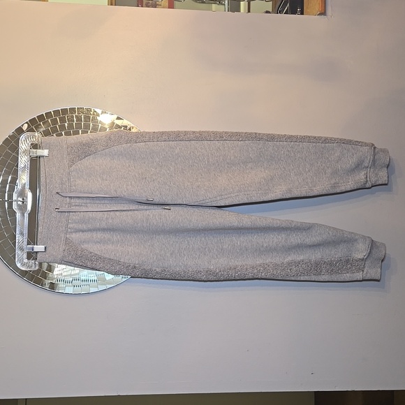 Lululemon Scuba Sherpa Stripe Heathered Core Light Grey Joggers NWOT - Picture 5 of 14